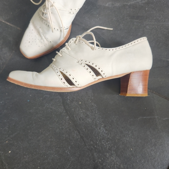 Joan & David Cream and Brown Oxford Heels - Picture 1 of 4